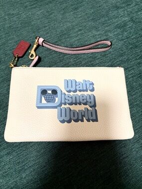 NWOT Coach x Disney Leather Wristlet Wallet With Strap And Hang Tag White/Blue